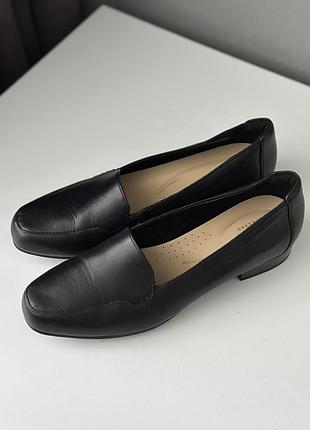 Шкіряні туфлі clarks 40