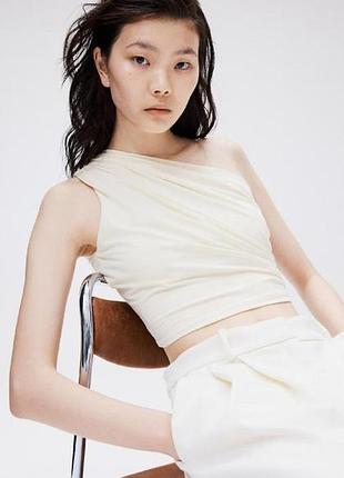 H&m актуальний топ на одне плече в кольорі вершкове пасло топик масло топ топік блуза