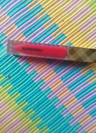 Burberry, помада для губ в оттенке 106,the red