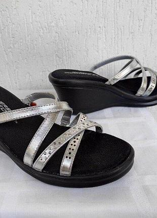 Нарядние шлепки skechers memory foam р.39-40