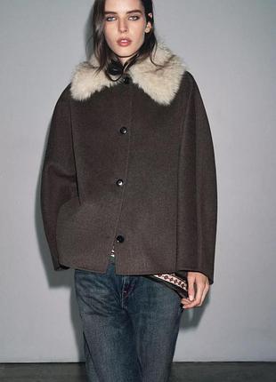 Вовняне полупальто з хутром zara