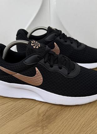 Оригінальні кросівки nike