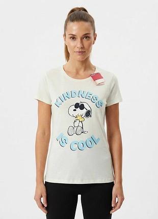 Футболка peanuts із снупі в сонцезахисних окулярах