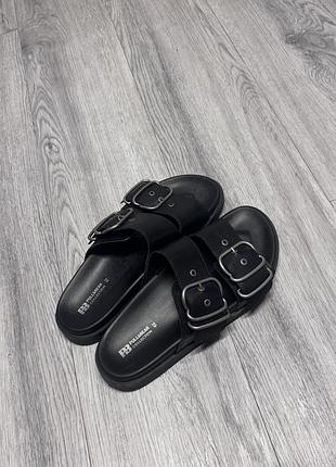 Жіночі шльопанці pull&bear