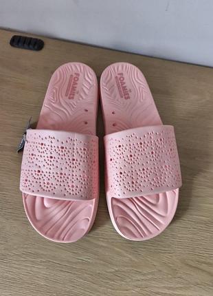 Шльопанці жіночі skechers