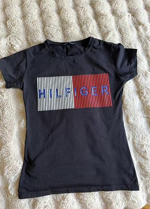 Футболка жіноча tommy hilfiger. розмір s-m, колір чорний, стан ідеальний. оригінал