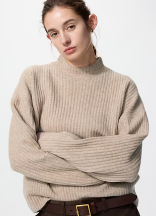 Uniqlo женский джемпер свитр 32 beige lsoufflé yarn mock neck jumper