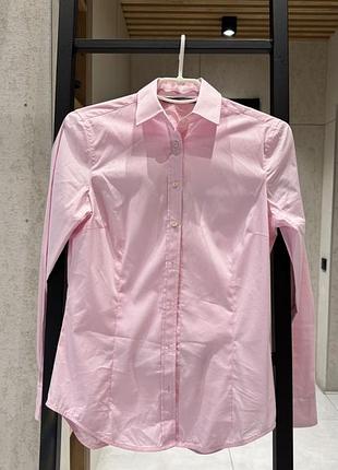 Жіноча класична сорочка zara у ніжно-рожевого кольору. фасон приталений (slim fit), розмір s