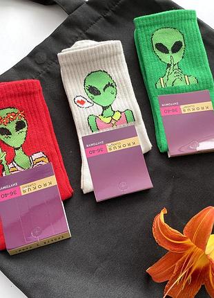 Носки женские с высокой резинкой. инопланетянка. набор из 3-х пар. krokus разные цвета