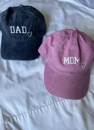 Бейсболки з надписом mom, dad