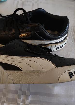 Кросівки puma cali унісекс відомі своїм чорно-білим дизайном та масивною підошвою. 40р.