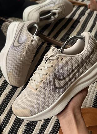 Кросівки жіночі бігові nike оригінал найк бежеві 38 24,5 см hm9593-100