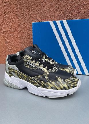 Оригінальні жіночі кросівки adidas originals falcon w 41 розмір 26 см