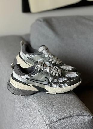 😍 кросівки жіночі nike v2k run 'pure platinum wolf grey'