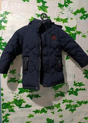 Продам зимову теплу куртку на хлопчика з натуральним хутром.