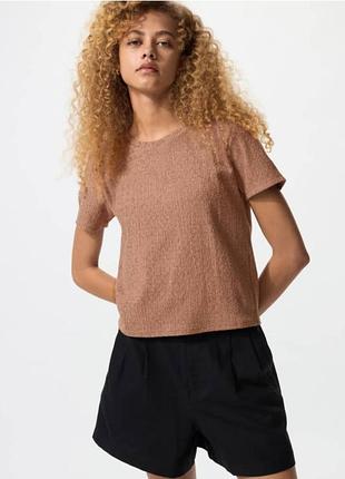 Футболка со сжатой структурой от uniqlo.( 483598)