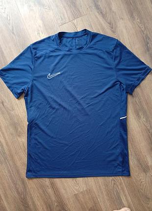 Брендова футболка nike.