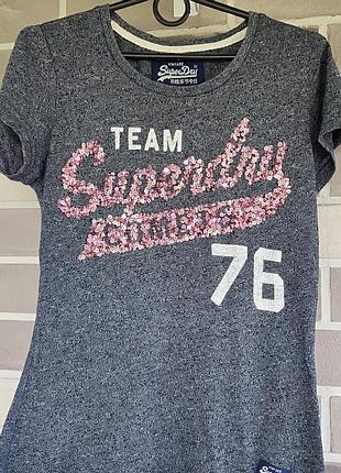 Серая футболка super dry team coments