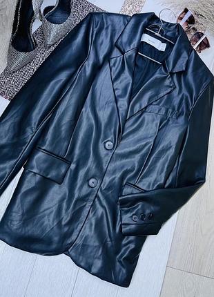 Шкіряний піджак bershka s oversize жіночий піджак з еко шкіри піджак вільного крою на ґудзиках