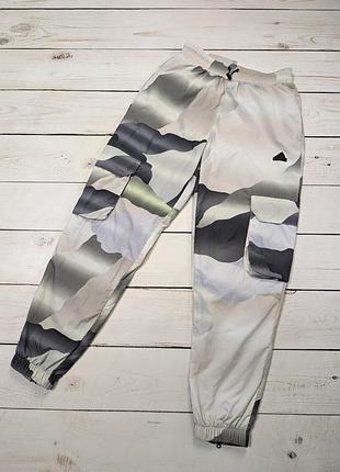 Жіночі нейлонові спортивні штани карго adidas nylon cargo pants camo оригінал широкі джогери адідас камуфляж
