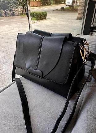 Чорна шкіряна сумка від genuine leather в ідеальному стані