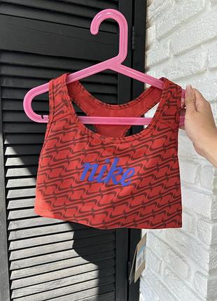 Жіночий спортивний топ nike