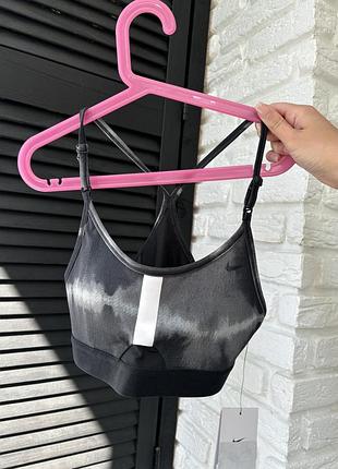 Жіночий спортивний топ nike