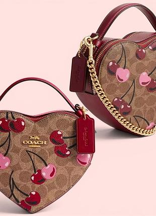Оригінальна сумочка coach heart bag (cherry print)