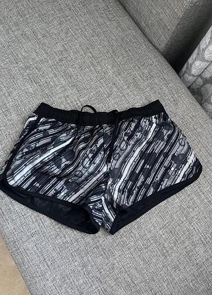 Спортивні шорти
