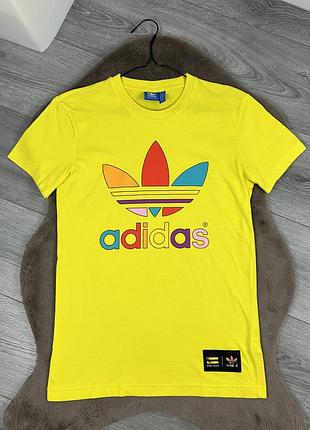 Жіноча оригінальна бавовняна футболка adidas