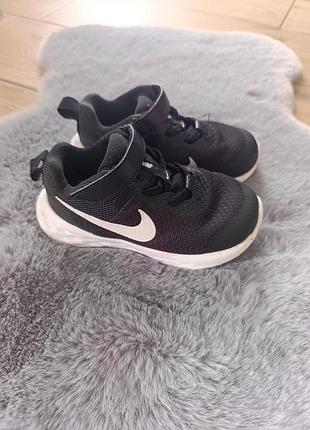 Дитячі кросівки nike revolution розмір 25