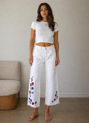Вінтажні білі джинси капрі бриджі calvin klein jeans з вишивкою