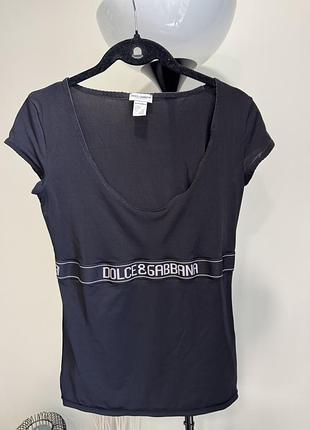 Стильна чорна футболка від dolce & gabbana, чорний колір ,91 нейлон 5еластан, голограма присутня думаю що оригінал.