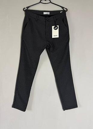Стильные мужские брюки / брюки slim fit!solid, размер s (новые с биркой)