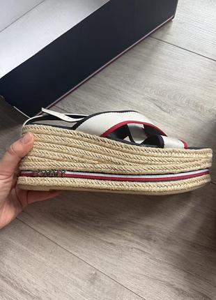 Босоніжки танкетка tommy hilfiger 41 р.