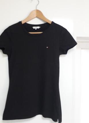 Томму hilfiger 
38/m /46
жіноча чорна базова бавовняна футболка
дуже хороший стан