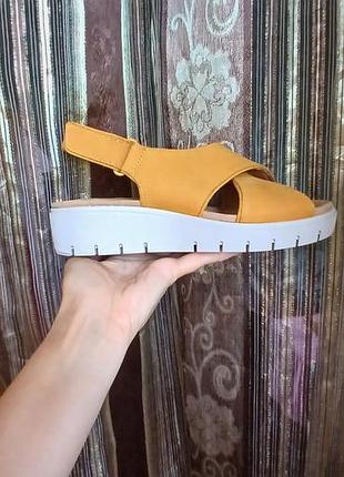 Сандалі жіночі clarks  р-р 37,5