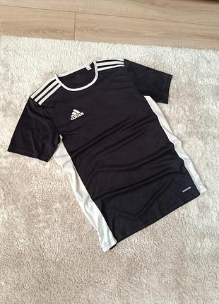Футболка adidas aeroready s черная с полосками на рукавах спортивная