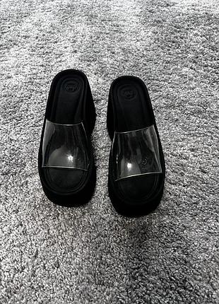 Шльопанці zara