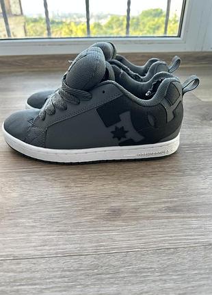 Кросівки dc court graffik (в кольорі dark grey / black / white).