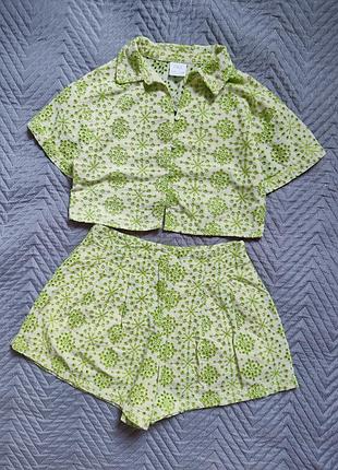Красивый костюм zara с прошвой