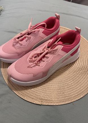 Нові жіночі кросівки puma