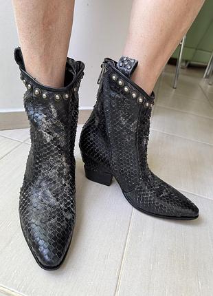 Продам шкіряні козаки a.s.98