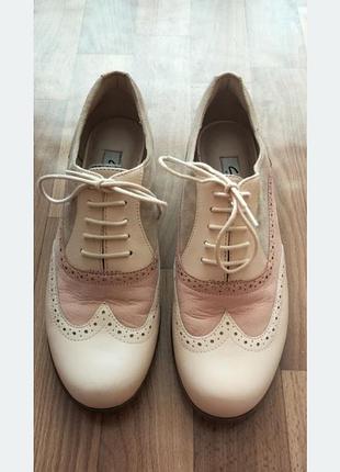 Женские кожаные фирменные туфли clarks,р39,з натуральные кожи