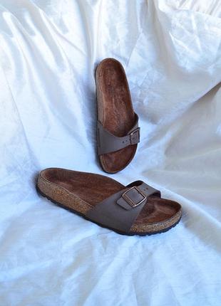 Шлепанцы birkenstock madrid в цвете мокко 38 размера на стельку 24,5 см birko-flor narrow fit