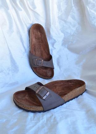 Шльопанці birkenstock  madrid в кольорі мокко 38 розміру на устілку 24,5 см birko-flor narrow fit