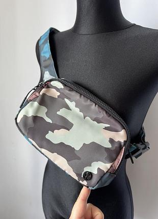 Lululemon сумка поясная бананка принт камуфляж сумочка everywhere belt bag camo