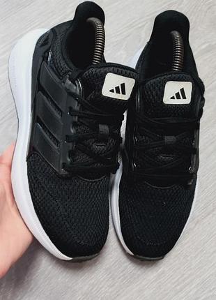 Оригінальні жіночі кросівки adidas