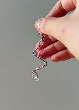 Асиметричні сережки ручної роботи в техніці wire wrap, рожеві намистини