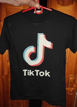 Стильна чорна футболка з логотипом tiktok,italy.xs-s